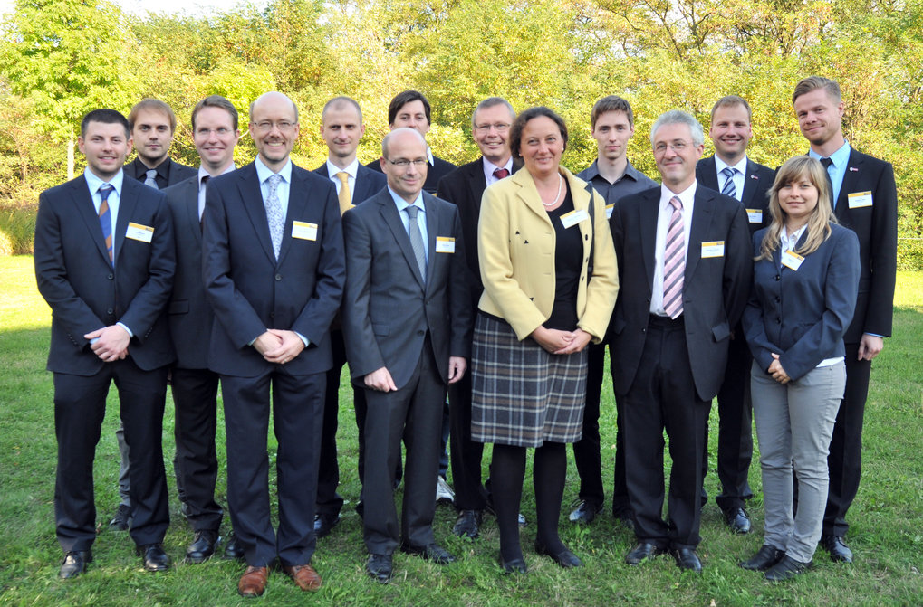 Das Magdeburger InPROMPT-Team und Standortsprecher Prof. Dr.-Ing. Kai Sundmacher (4. von links) und Dr. Matthias Stein (3. von links)