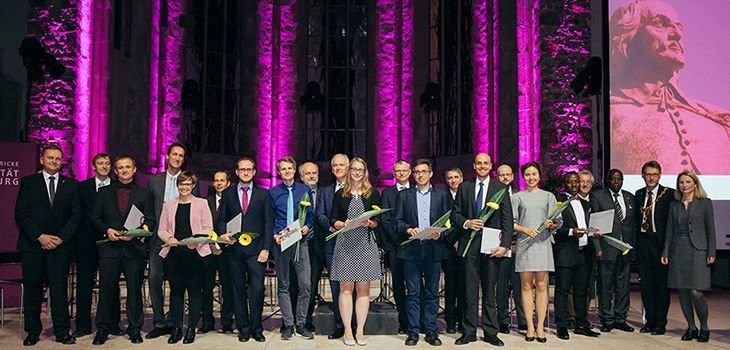 Dr.-Ing. Robert Dürr, 3. v.l., unter den Preisträgern der Otto-von-Guericke-Unviersität Magdeburg, während des Akademischen Festakts in der Johanniskirche Magdeburg am 23.11.2017.