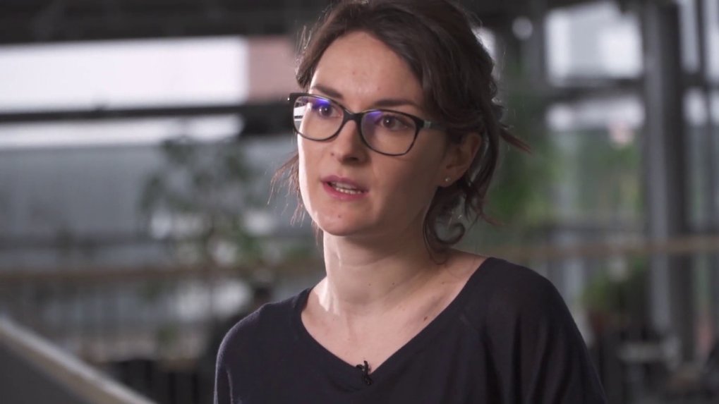 Forscherinnen und Forscher aus dem CORE Netzwerk stellen ihre Arbeit, Ziele und Ergebnisse vor und erklären, wie sie einen Beitrag für die effiziente Herstellung von pharmazeutischen Produkten leisten. Sie möchten industriell verwertbare Verfahren zur Trennung von chiralen Molekülen, so genannten Enantiomeren, entwerfen.(Video in Englisch)