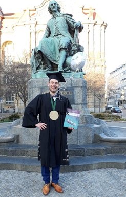 Jens Bremer with his PhD thesis.
© Jens Bremer