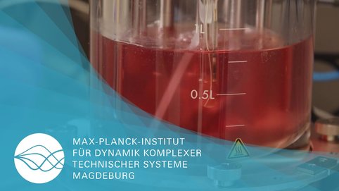 Wie können wir Impfstoffe schneller herstellen und auf neue aufkommende Krankheiten reagieren? Das Magdeburger Start-up ContiVir hat mit neuesten Technologien einen COVID-19-Impfstoffkandidaten entwickelt. Die Wissenschaftlerinnen und Wissenschaftler vom Team ContiVir am Max-Planck-Institut Magdeburg erklären, welche Arbeitsschritte, neuartigen Bioreaktoren und Aufreinigungsverfahren für die Herstellung von Impfstoffen möglich sind.