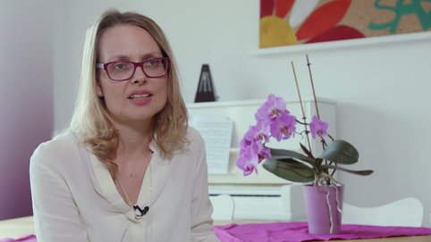 Im Interview mit Dr. Sara Grundel erfahren Sie mehr zum Thema Computersimulationen und mathematische Modelle und wie sich Vorhersagen über das Infektionsgeschehen in der COVID-19-Pandemie ableiten lassen.<br />(Copyright: Lange Nacht der Wissenschaft Magdeburg, 2021)