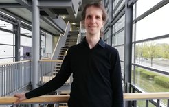 Dr. rer. nat. Feliks Nüske, Mathematiker, leitet die neue Forschungsgruppe Daten-basierte Modellierung komplexer physikalischer Systeme (DMP), die im April 2022 ihre Arbeit am Max-Planck-Institut für Dynamik komplexer technischer Systeme Magdeburg aufgenommen hat.