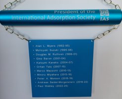 Staffelstab der IAS Präsidenten.