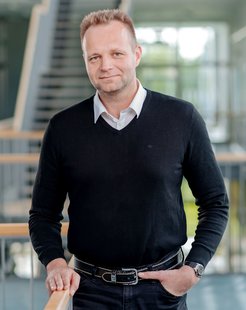 Dr.-Ing. Steffen Klamt, Leiter der Gruppe Analyse und Redesign biologischer Netzwerke am Max-Planck-Institut Magdeburg, wird mit einem ERC Proof-of-Concept Grant gefördert.