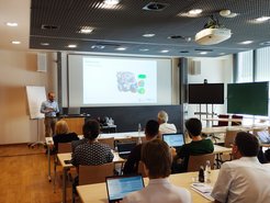 Prof. Dr. Kai Leonhard from the Institute of Technical Thermodynamics, RWTH Aachen University, holding his lecture