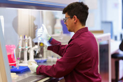 Edgar Alberto Alcalá Orozco in the lab