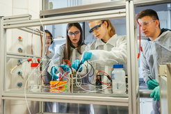Versuch im Rahmen des MINT Schülerpraktikums „Verfahrenstechnik und Technische Kybernetik“