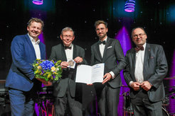 Prof. Dr.-Ing. Andreas Seidel-Morgenstern, Director Emeritus of the Max Planck Institute for Dynamics of Complex Technical Systems, was awarded the Gruson Plaque of Honor by the Association of German Engineers (VDI) on October 18, 2024.From left to right in the picture: Sven Schulze, Minister of Economics, Tourism, Agriculture and Forestry of Saxony-Anhalt, Prof. Dr.-Ing. Andreas Seidel-Morgenstern, Dr.-Ing. Stefan Scharf, Chairman of the Board of the VDI Magdeburg District Association, Klemens Gutmann, Chairman of the VDI Saxony-Anhalt State Association and CEO of regiocom SE