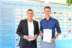 M.Sc.Alexander Klimek und M.Sc. Tibor Svitnic während der Preisverleihung der VDI Förderpreise am 2. September 2024 in den Gruson Gewächshäusern Magdeburg.