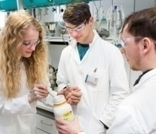 Schülerpraktikum "Verfahrenstechnik und Technische Kybernetik" 2024 / Practical Internship for High School Students Schülerpraktikum "Verfahrenstechnik und Technische Kybernetik" 2024 / Practical Internship for High School Students