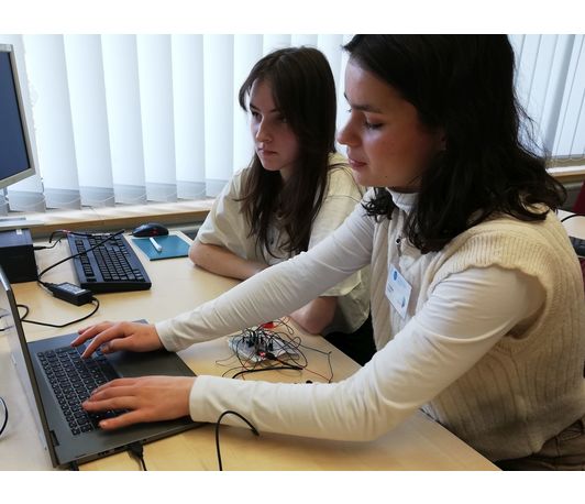 Du willst an der Zukunft mitarbeiten? Werde Fachinformatiker/in in einer Forschungseinrichtung! Du willst an der Zukunft mitarbeiten? Werde Fachinformatiker/in in einer Forschungseinrichtung!